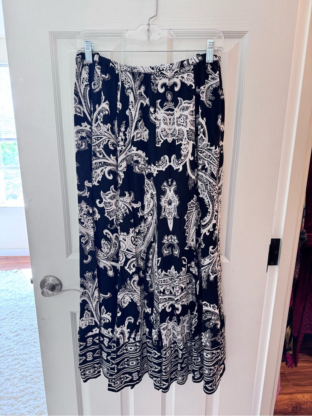 Women’s Black and White Paisley Maxi Skirt